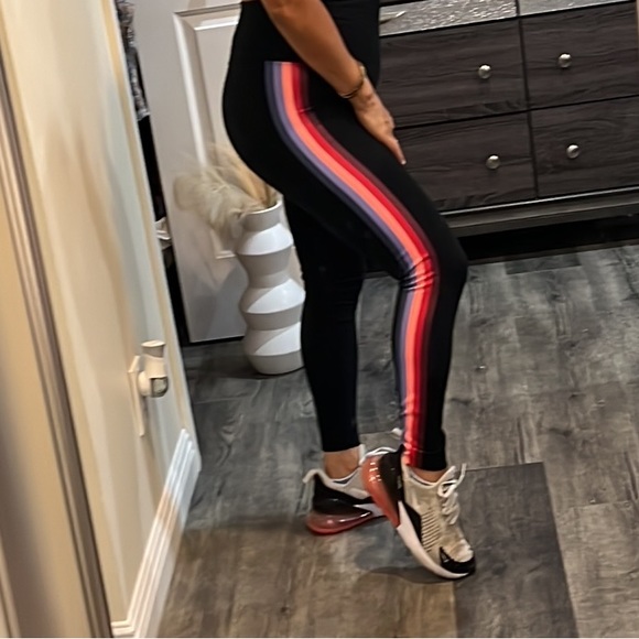 💜Pink VS Yoga Leggings - Picture 6 of 16